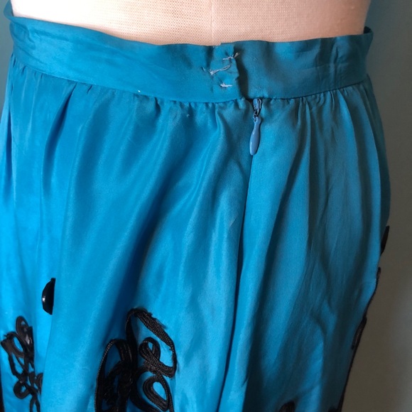 WD-NY silk skirt. Size 4 fixer upper. - Picture 8 of 13